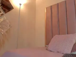 nicolle-hall18's Live Sex Cam Show