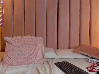 nicolle-hall18's Live Sex Cam Show