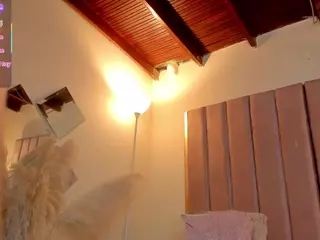 nicolle-hall18's Live Sex Cam Show