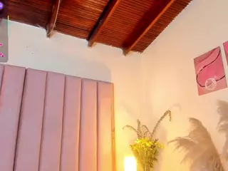 nicolle-hall18's Live Sex Cam Show