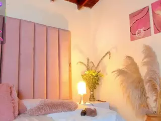 nicolle-hall18's Live Sex Cam Show