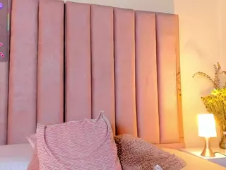 nicolle-hall18's Live Sex Cam Show