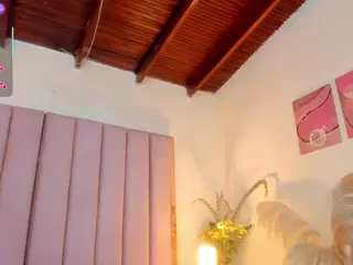 nicolle-hall18's Live Sex Cam Show