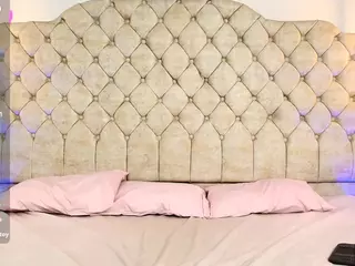 Victoria-Adams14's Live Sex Cam Show