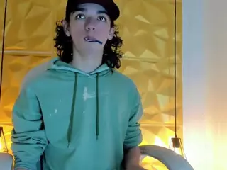 JuliiDollBigdick's Live Sex Cam Show