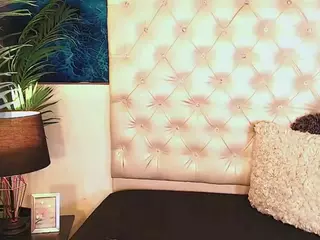 Yoiku's Live Sex Cam Show