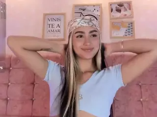 liaa-18's Live Sex Cam Show