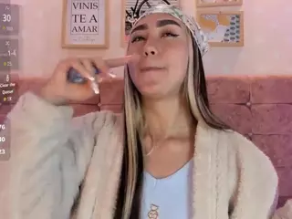 liaa-18's Live Sex Cam Show