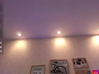liaa-18's Live Sex Cam Show