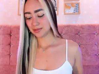 liaa-18's Live Sex Cam Show