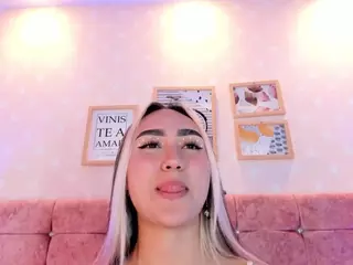 liaa-18's Live Sex Cam Show