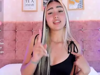 liaa-18's Live Sex Cam Show