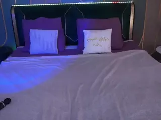 MonAmourR's Live Sex Cam Show