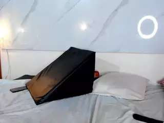 jazmiin-z-bigass's Live Sex Cam Show