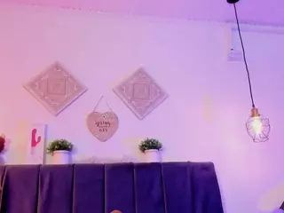 aihnoa-split's Live Sex Cam Show