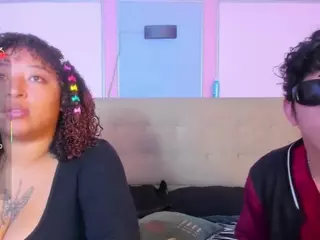 Scarlett-n-Jackson's Live Sex Cam Show