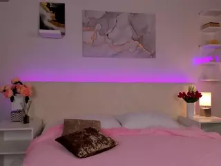 Hellen-Moore's Live Sex Cam Show