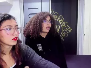 NiaColussi's Live Sex Cam Show