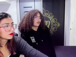NiaColussi's Live Sex Cam Show