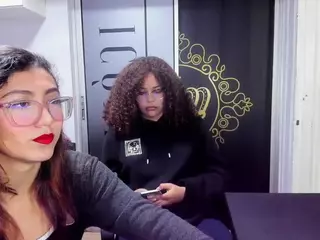 NiaColussi's Live Sex Cam Show
