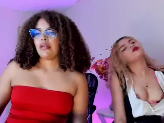 NiaColussi's Live Sex Cam Show