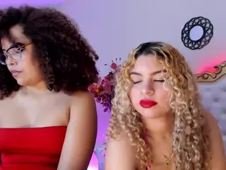 NiaColussi's Live Sex Cam Show