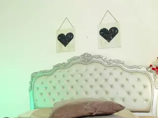 NiaColussi's Live Sex Cam Show