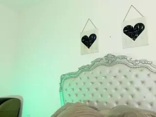 NiaColussi's Live Sex Cam Show