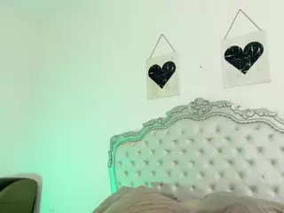 NiaColussi's Live Sex Cam Show