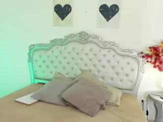 NiaColussi's Live Sex Cam Show
