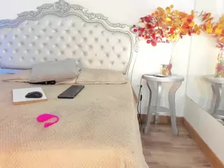 NiaColussi's Live Sex Cam Show