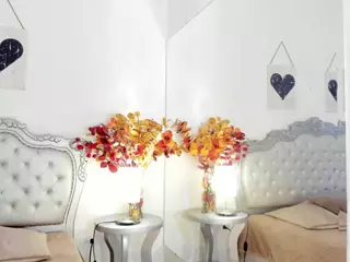 NiaColussi's Live Sex Cam Show