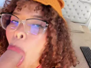 NiaColussi's Live Sex Cam Show