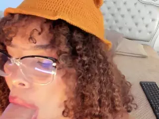NiaColussi's Live Sex Cam Show