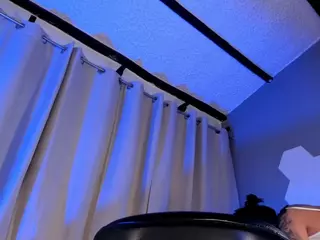 Xia Phoenix's Live Sex Cam Show
