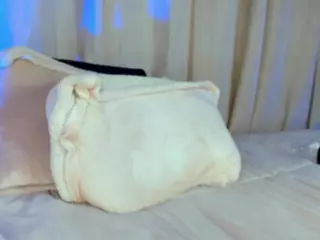 Xia Phoenix's Live Sex Cam Show