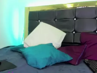 crystal-brubano's Live Sex Cam Show