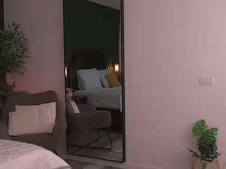 AlyonaqueenX's Live Sex Cam Show