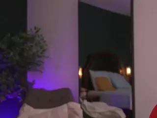 AlyonaqueenX's Live Sex Cam Show