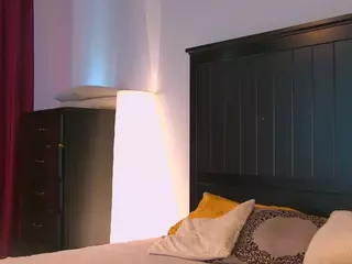 Yanira's Live Sex Cam Show