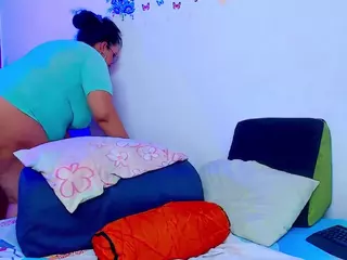 Lyalatin4's Live Sex Cam Show