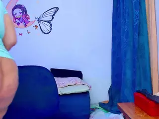 Lyalatin4's Live Sex Cam Show