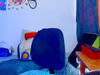 Lyalatin4's Live Sex Cam Show