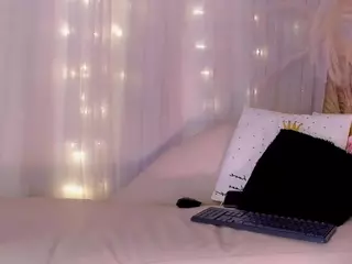 charlottee-08's Live Sex Cam Show