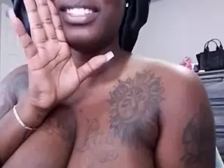 DarkBrownin14's Live Sex Cam Show