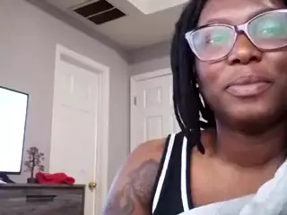 DarkBrownin14's Live Sex Cam Show