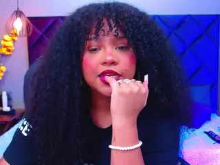 Aisha Evans's Live Sex Cam Show