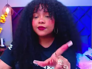 Aisha Evans's Live Sex Cam Show