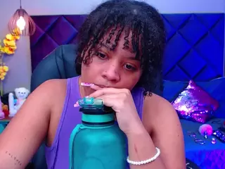 Aisha Evans's Live Sex Cam Show