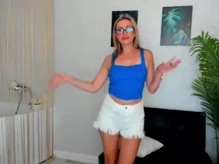 HappySmileee's Live Sex Cam Show